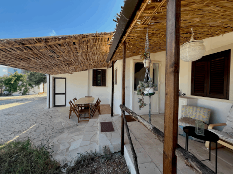 Carrubo House Yard